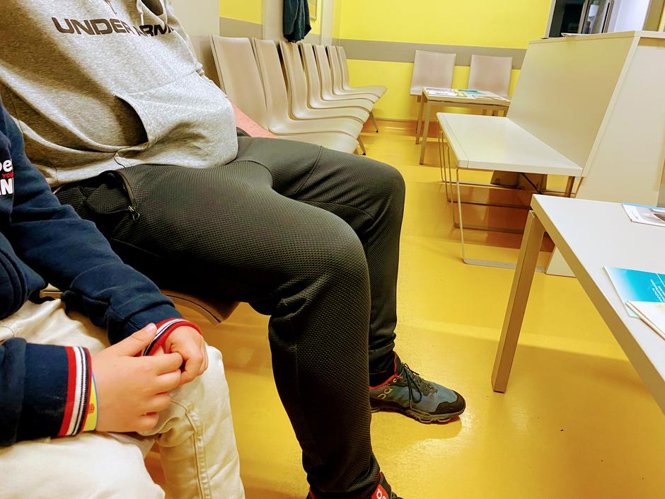 Ljudje v čakalnici ZD | Avtor: A. Š.