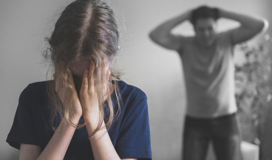 Babica povsem sama v skrbi za otroke, starša morali izseliti