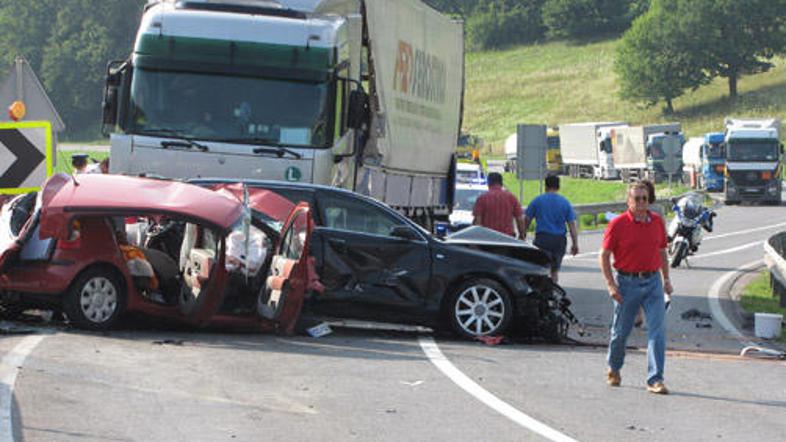 Umrl je 39-letni voznik.