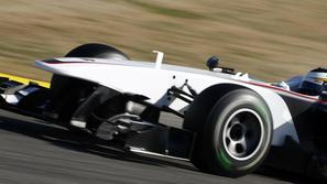 Male ekipe iščejo dirkače, ki bi prinesli sponzorski denar za obstoj. (Foto: Reu