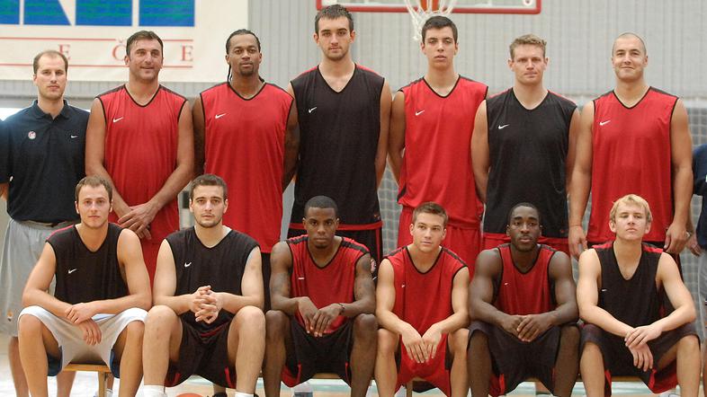 Bojan Bakić (z žogo med nogami) ni zadovoljil Olimpijinih kriterijev.