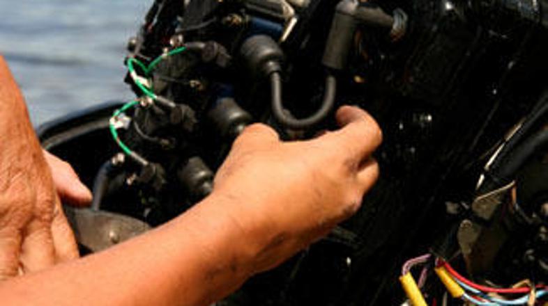 Izvenkrmni motorji so zaradi lahke dostopnosti privlačna tarča tatov.