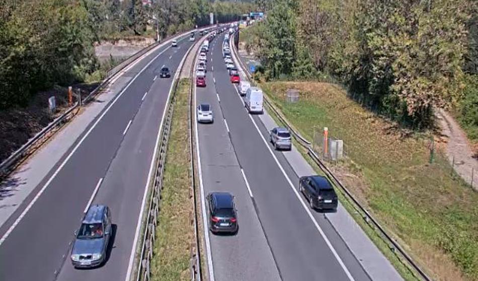 Avtocesta zaprta zaradi nesreče