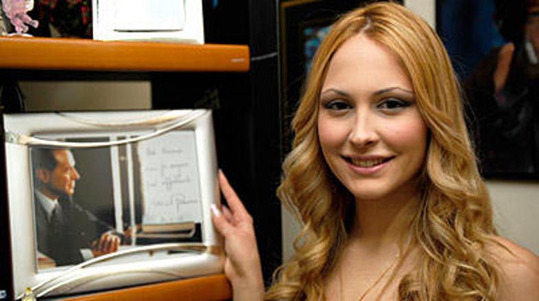 Noemi Letizia je 54 let mlajša od italijanskega premierja.