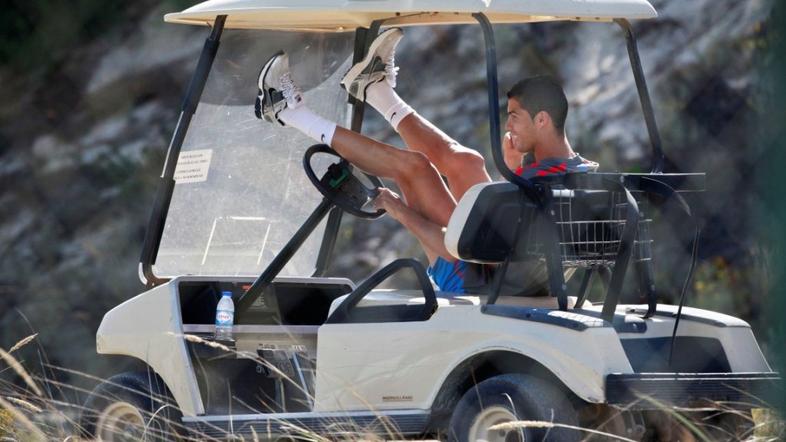 Ronaldo Portugalska golf avto mobitel telefon pogovor