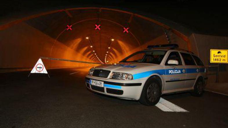 Cev šentviškega predora proti Primorski je bila še v petek zaprta, v obratni sme