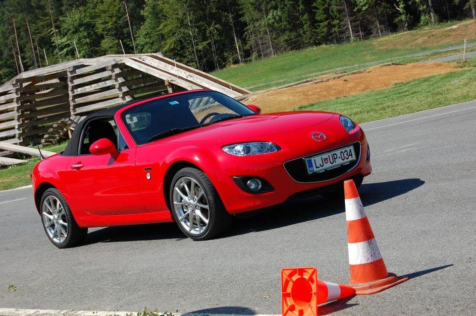 Mazda MX-5 je po dvajsetih letih in treh generacijah še vedno moderen in športen