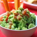 Guacamole so lahko tudi zelo zdrava malica. (Foto: Shutterstock)