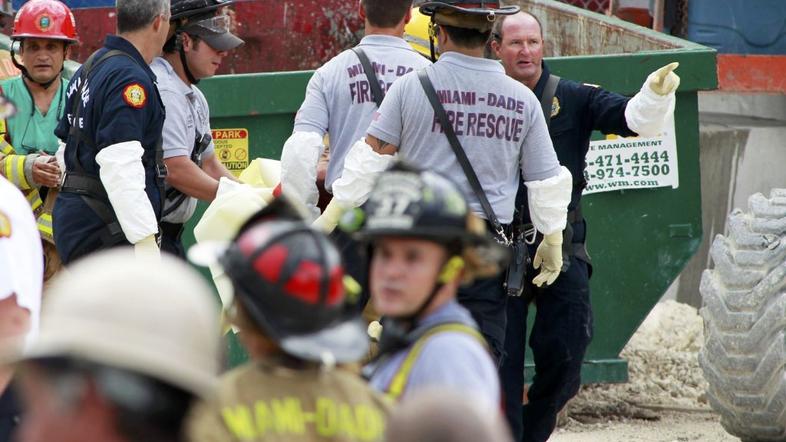Reševalci s poškodovancem
