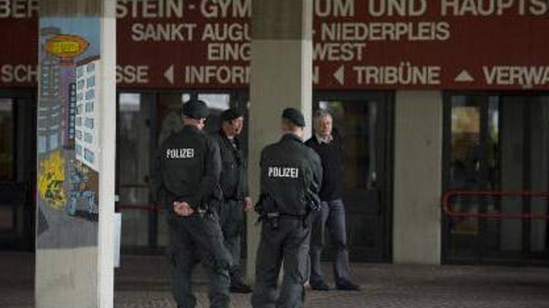 Mlada Ukrajinka je vdrla v gimnazijo in ranila gimnazijko.