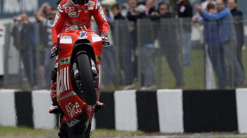 Casey Stoner je bil najhitrejši na kvalifikacijah in nato prepričljivo najboljši