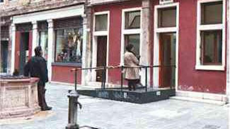 Benetke pogosto kritizirajo, da imajo premalo javnih stranišč.