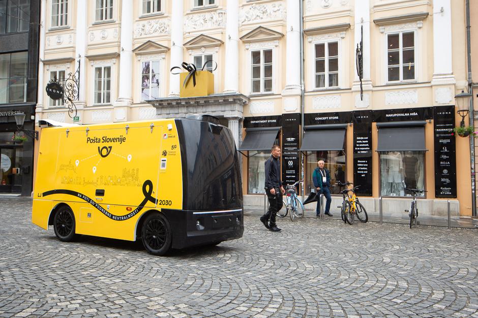 Robotska dostava | Avtor: Anže Petkovšek