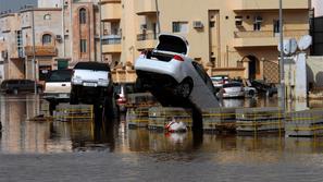 V poplavah uničeni avtomobili v Savdski Arabiji.