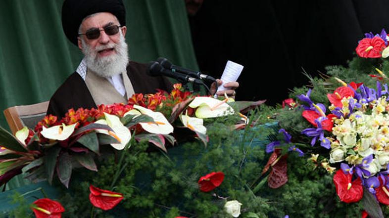 Iranski verski voditelj ajatola Ali Hamenej je dejal, da ne vidi še nikakršne sp