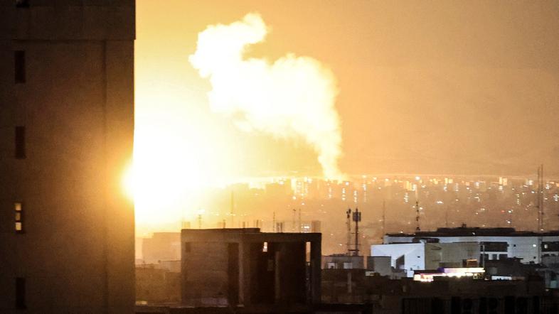 ogenj in dim nad Teheranom