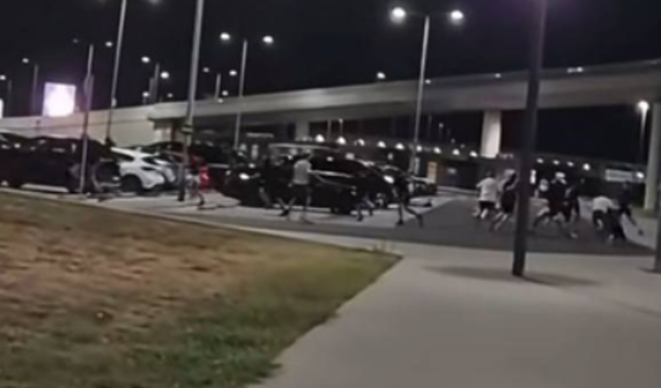 Množičen pretep med navijači Dinama in Hajduka
