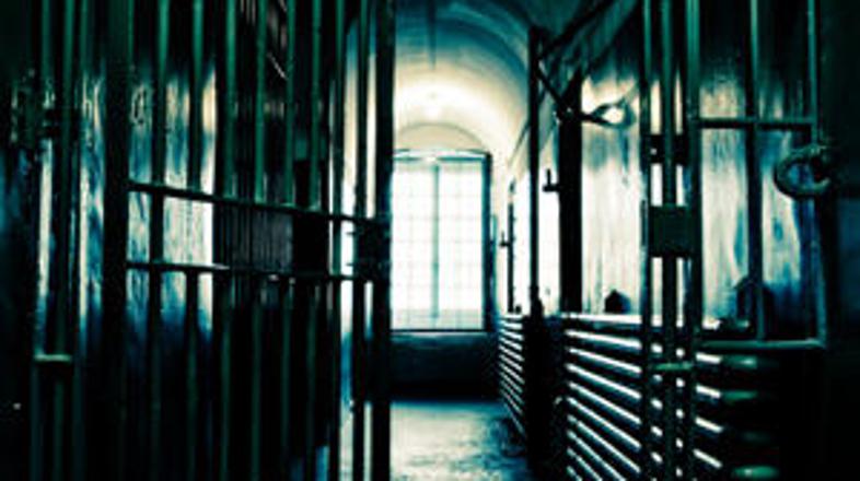 Do pobega je prišlo potem, ko so zaporniki v zasedi pričakali paznike, katerim s