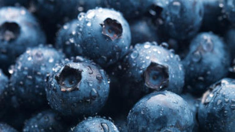 Raje kot prehrambnih dodatkov se lotite svežega sadja in zelenjave.