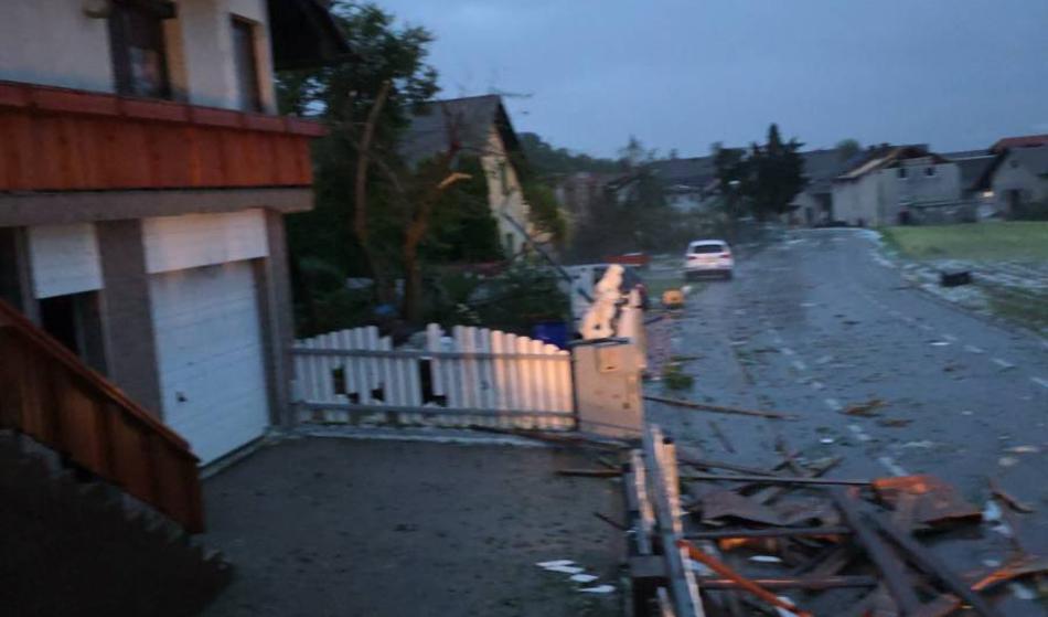Napovedi meteorologov so se uresničile: Silovito n