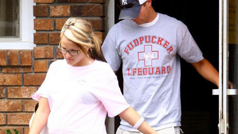 Jamie Lynn Spears skupaj s svojim fantom in po novem tudi očetom Caseyjem Aldrid