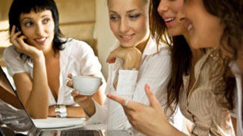 Vaši karierni poti lahko internetna poznanstva prinesejo obilo koristi.