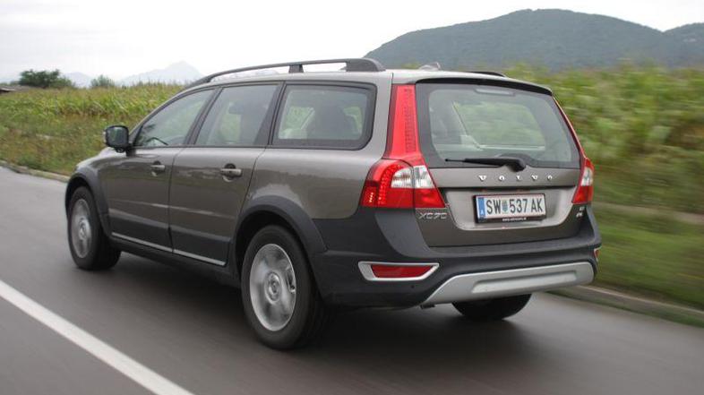 XC70 prepriča z razkošjem in udobno vožnjo, pa tudi uporabnostjo.