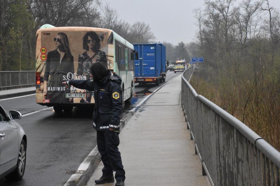 Smrtna prometna nesreča na mostu čez Muro