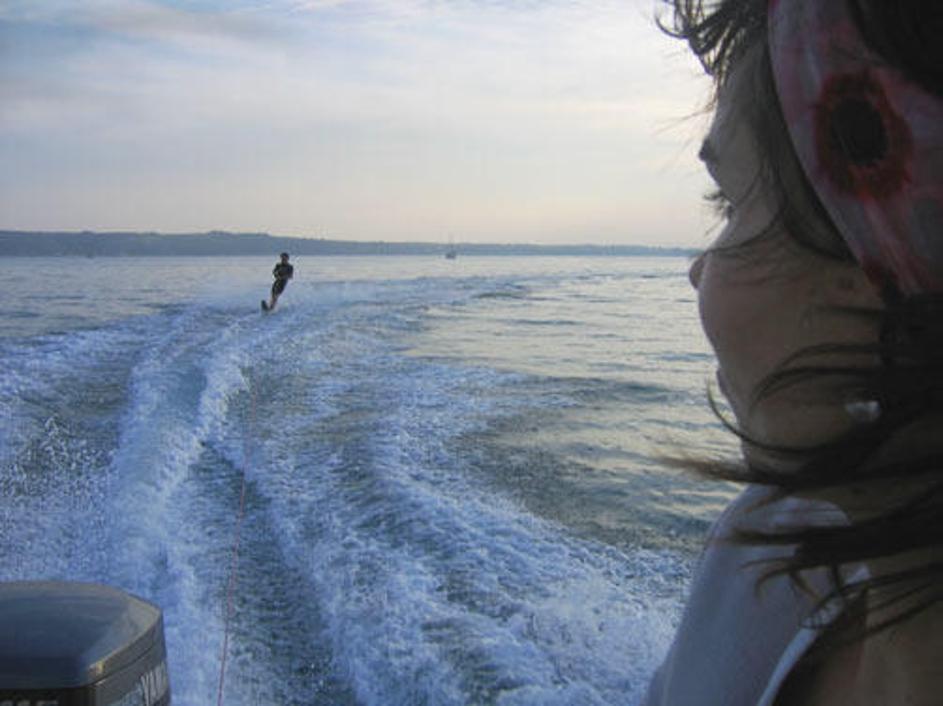 Če želite razveseliti zagnanega smučarja, se boste morale naučiti čolnarskega ma