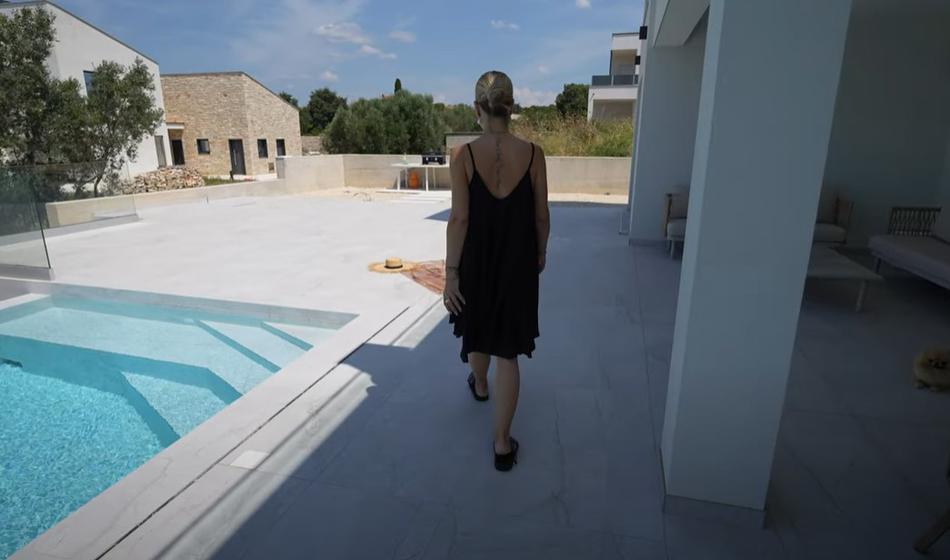 Znana Slovenka zatipala bulici, a morala samoplačniško odšteti 600 €