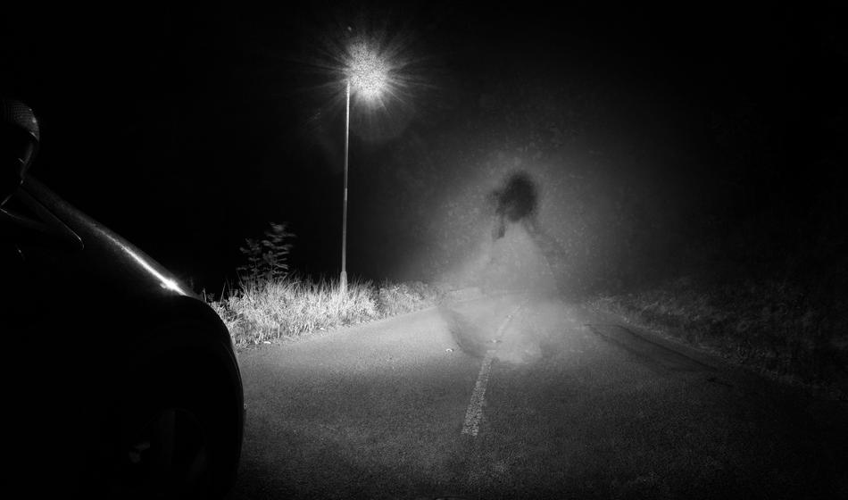 Pozor, na današnji dan naj bi voznike v smrt zvabljala bela baba