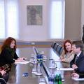 Ambasadorki sta bili danes na razgovoru pri ministru Samuelu Žbogarju. (Foto: Mi