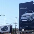 BMW Audiju ni ostal dolžan in je le nekaj deset metrov stran objavil svoj oglas.