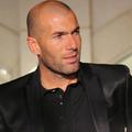 Zidane se na Mourinhovo željo seli bliže igrišča, bolje rečeno: kar na klop! (Fo