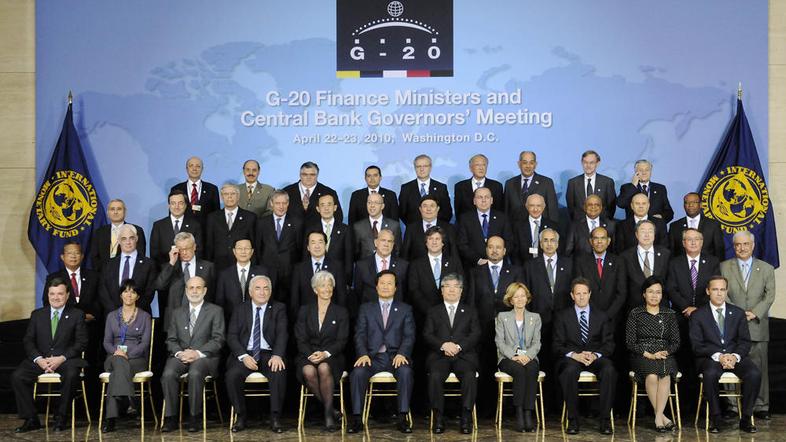 Dvajseterica ministrov je morala treti trde orehe svetovnih gospodarskih težav. 