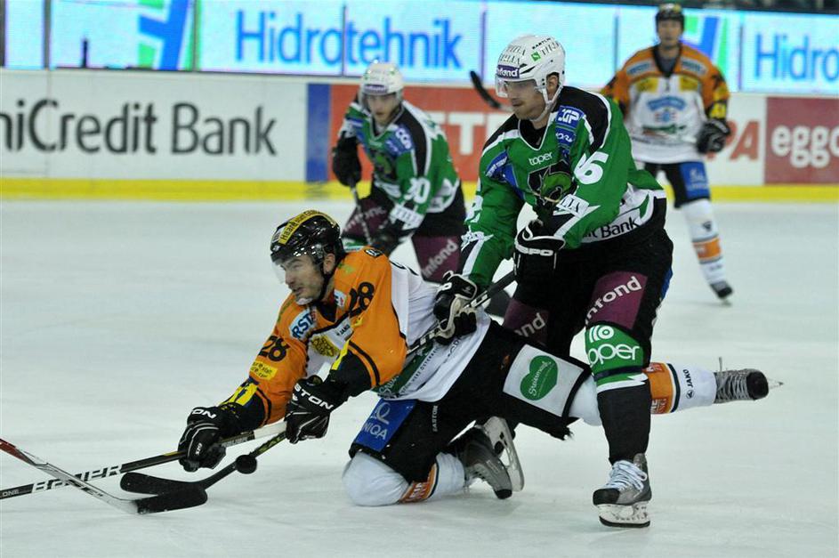 Olimpija : Gradec 5:3