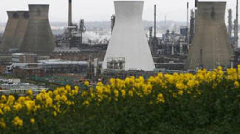 Rafinerija Grangemouth na Škotskem je zaradi stavke zaprla proizvodnjo.