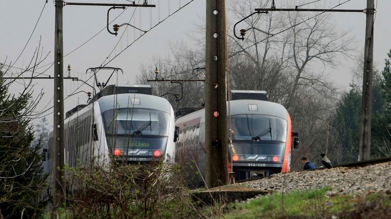 Slovenija 29.03.11, nesreca, vlak, zeleznica, policija, preiskava, foto: nik rov