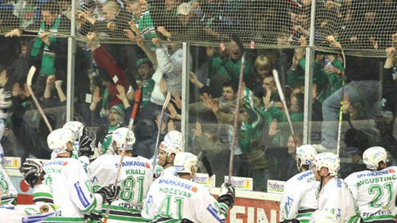 Igralci Olimpije so v Celovcu razveselili svoje navijače.