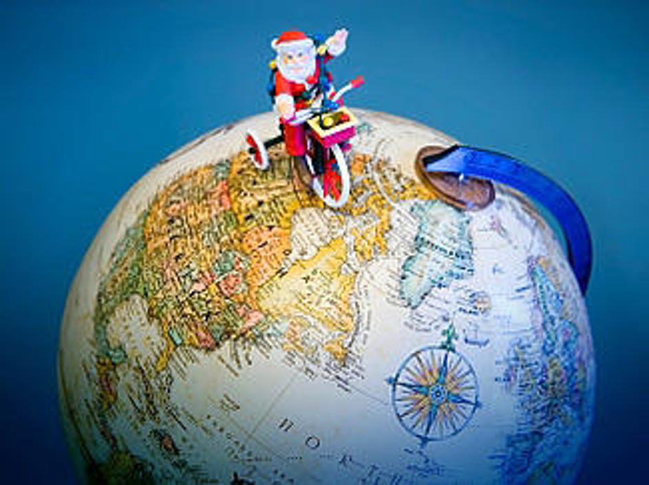 Božiček in dedek Mraz bereta tudi pisma popotnikov.