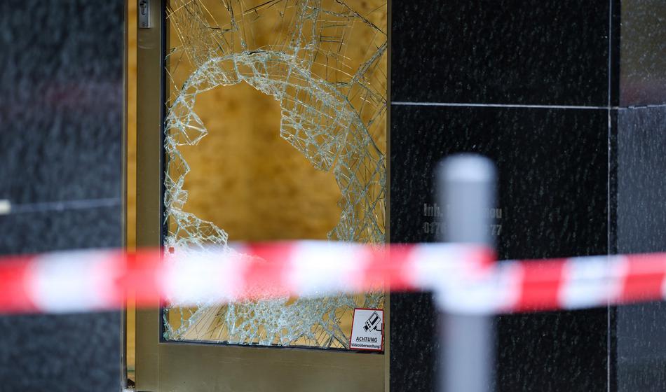 Celje: Vstopil v trafiko, zagrozil z revolverjem in zahteval denar