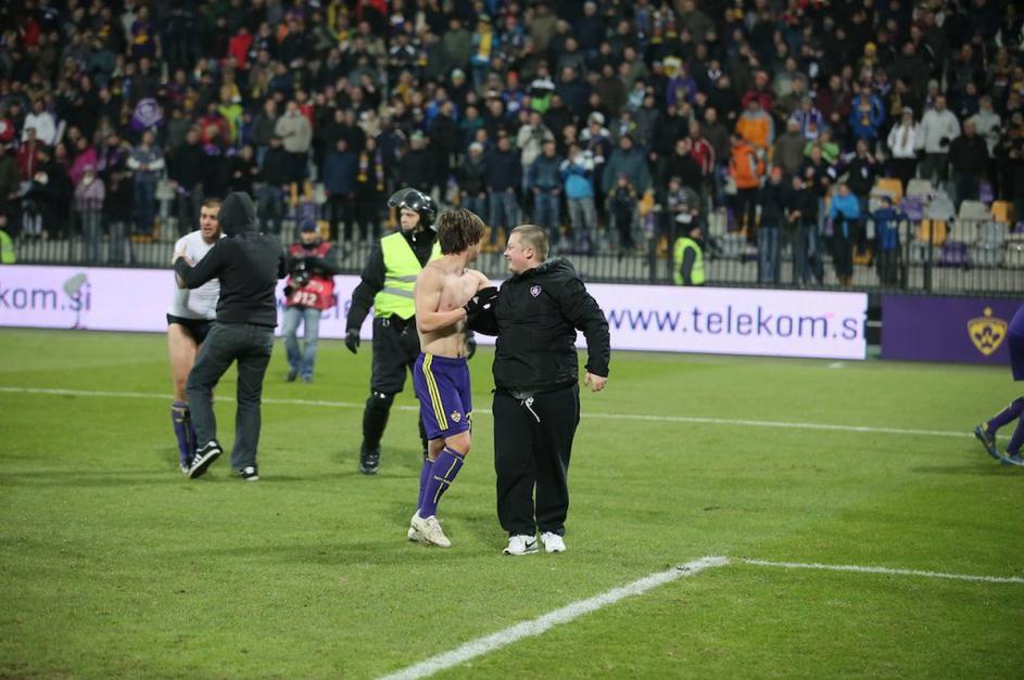 Maribor Wigan Evropska liga Ljudski vrt Bohar Viler navijači Viole dres igrišče