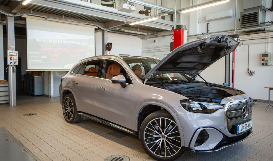 Revolucionarni mercedes: Pokukali smo pod pločevino