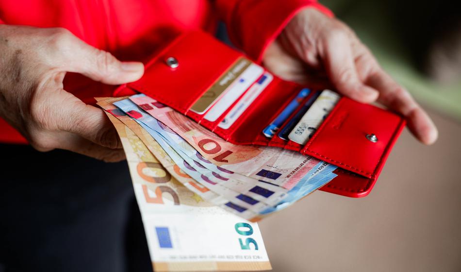 Danes se izteče rok, globa od 250 do 400 evrov