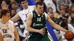 Nikola Peković je nazadnje igral v majici Panathinaikosa. (Foto: Reuters)