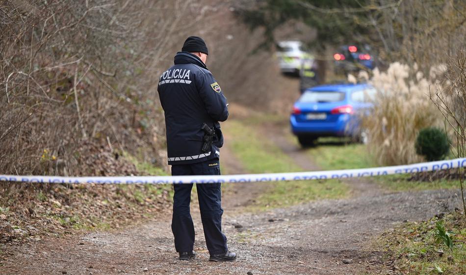 Velika akcija policije, postavili so blokade, iščejo oboroženega roparja