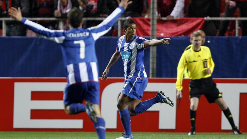 Porto je slavil na gostovanju pri Sevillii. (Foto: Reuters)