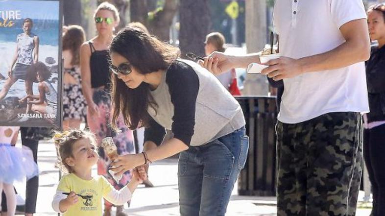 mila kunis, ashton kutcher