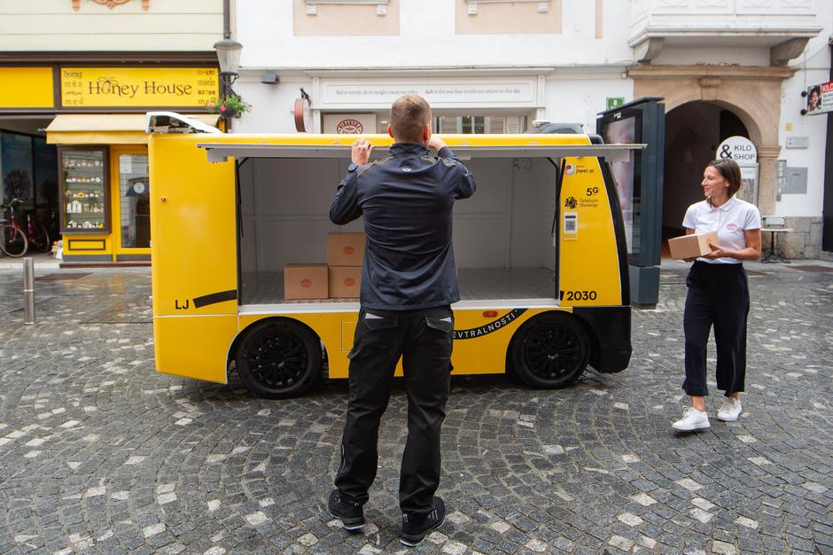 Robotska dostava | Avtor: Anže Petkovšek