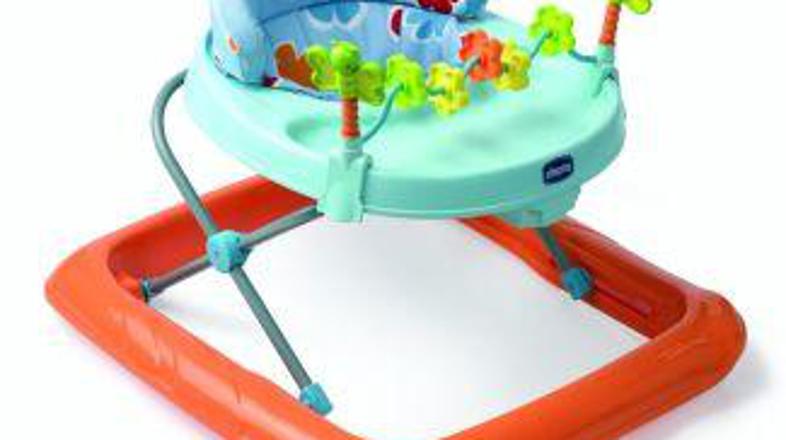 Otroška hoduljica ni le koristen, temveč je lahko tudi nevaren otroški pripomoče